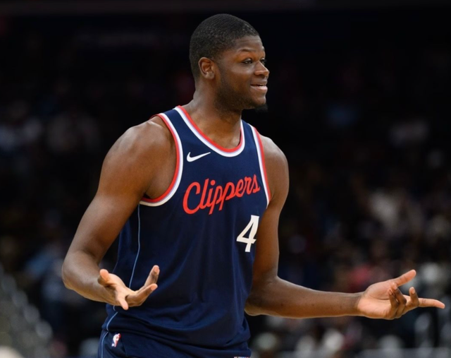 篮球-CBA最新消息！曝班巴加盟上海，广东签约顶级内线，法耶去宁波