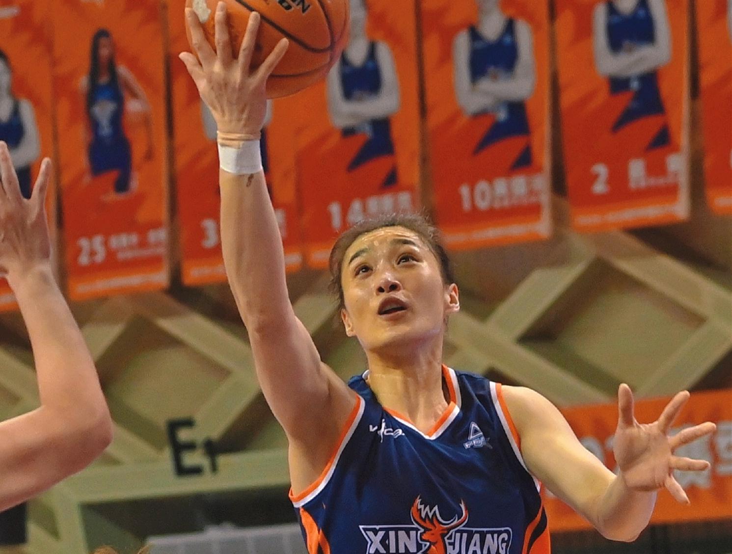 体育娱乐-轰22+7！中国女篮32岁1米85悍将崛起：宫帅该带李梦最佳替身？